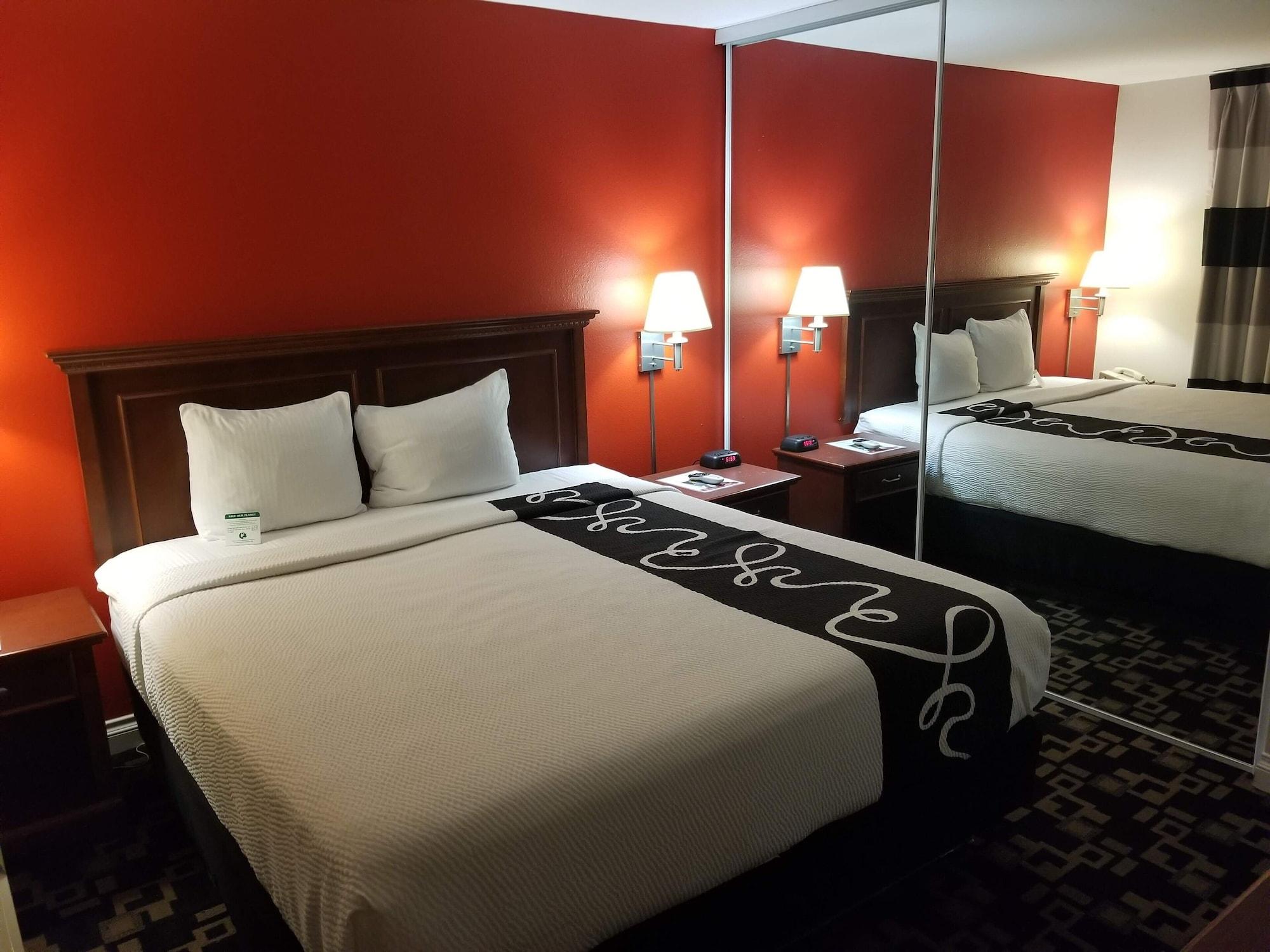 Ramada By Wyndham Oceanside Hotel Buitenkant foto